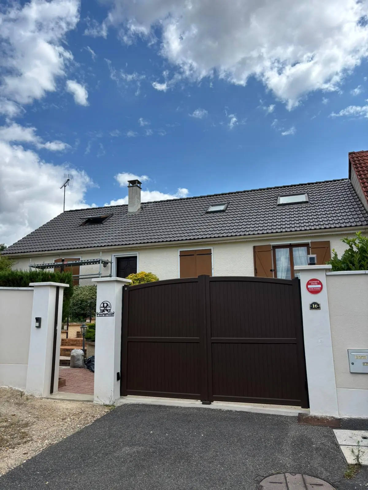 Nettoyage toiture Sens – Traitement hydrofuge