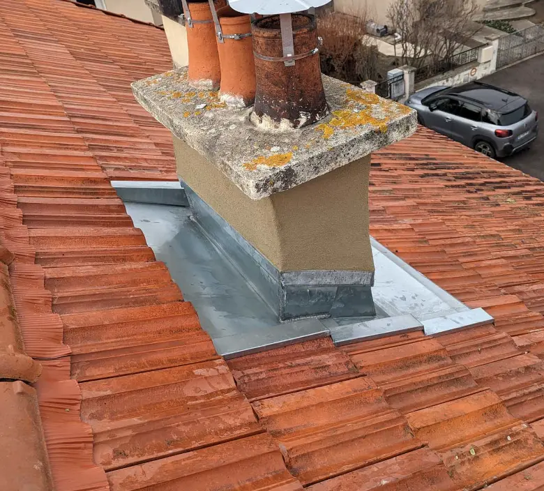 zinguerie sens etancheite pied cheminee protection infiltration