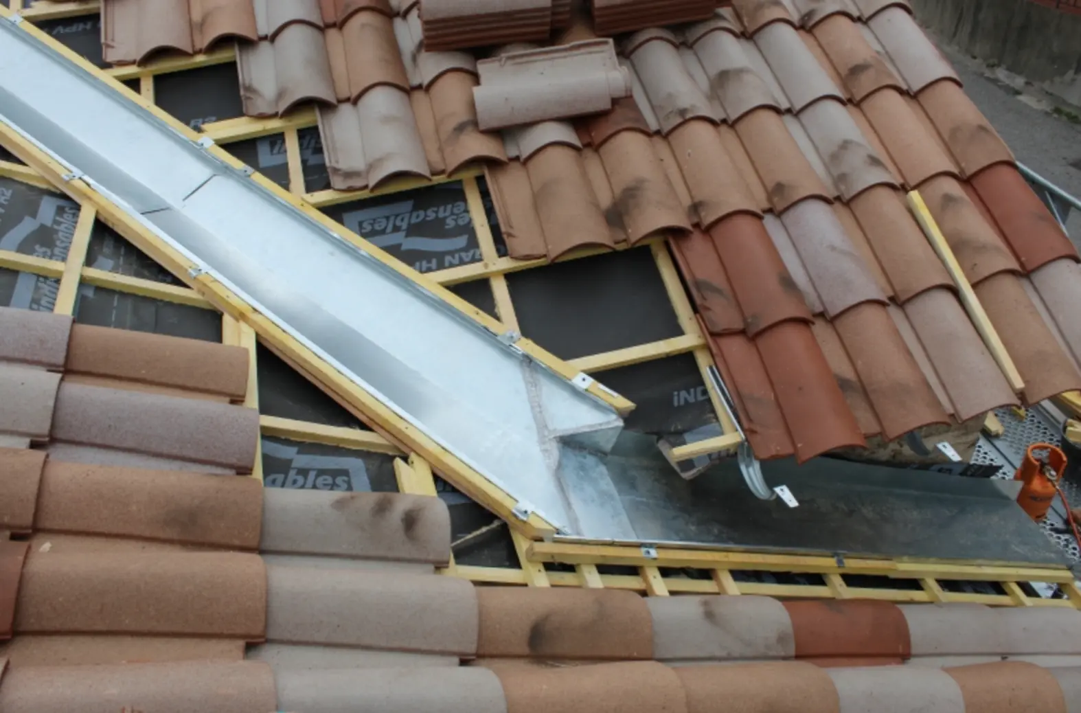 Zinguerie Sens – Noue étanche